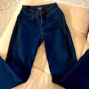 NYDJ women blue jeans size 4 with side stripe in black.